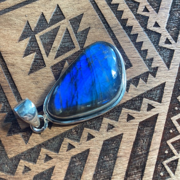 Beautiful Bright Blue flash Labradorite 925 sterling silver pendant - Picture 9 of 12